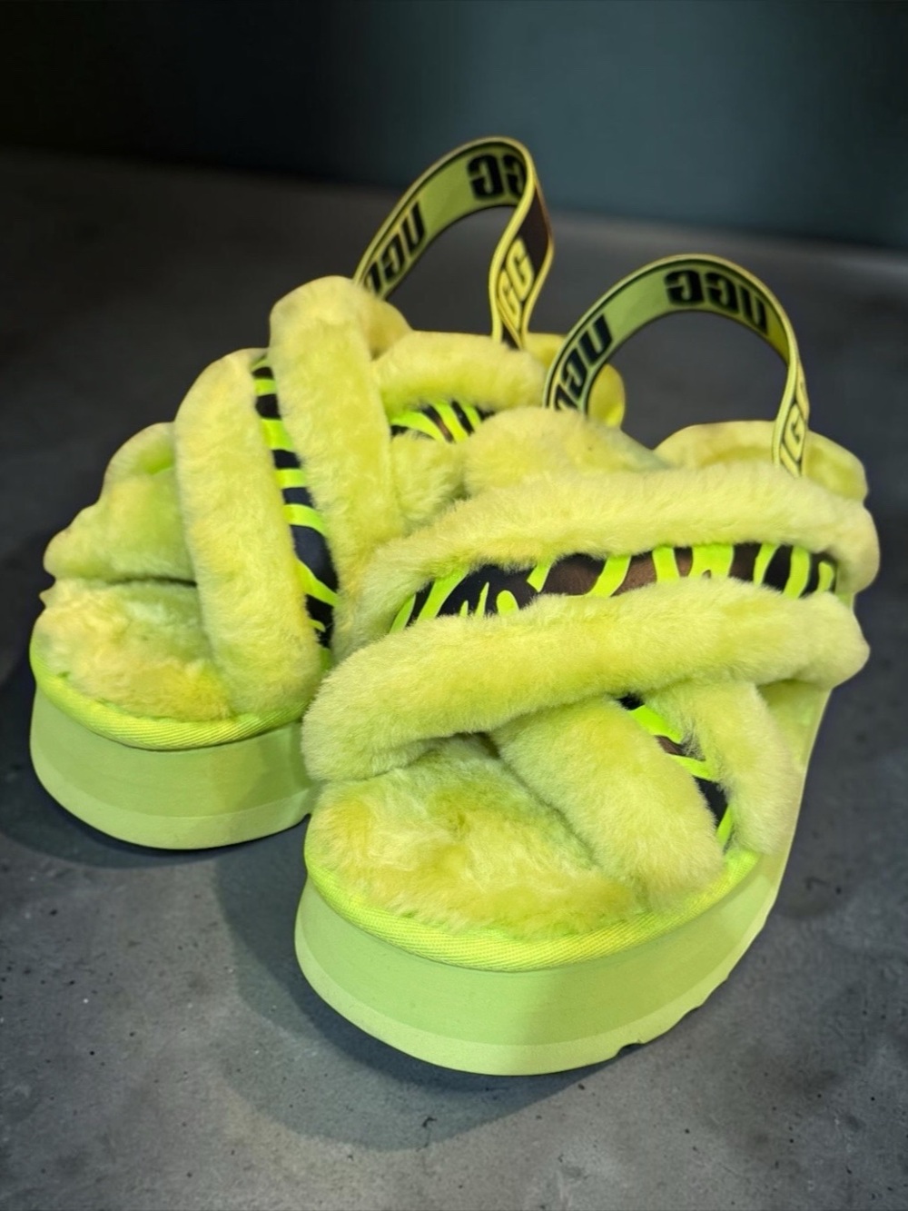 UGG Disco Cross Slide Animalia Key Lime Neon Green Platform Slipper Slide 8 NWOB